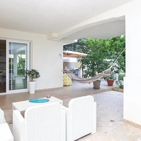 Gorgeous In With Kitchen Holiday home