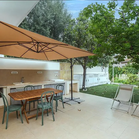 Holiday home Gorgeous In With Kitchen *